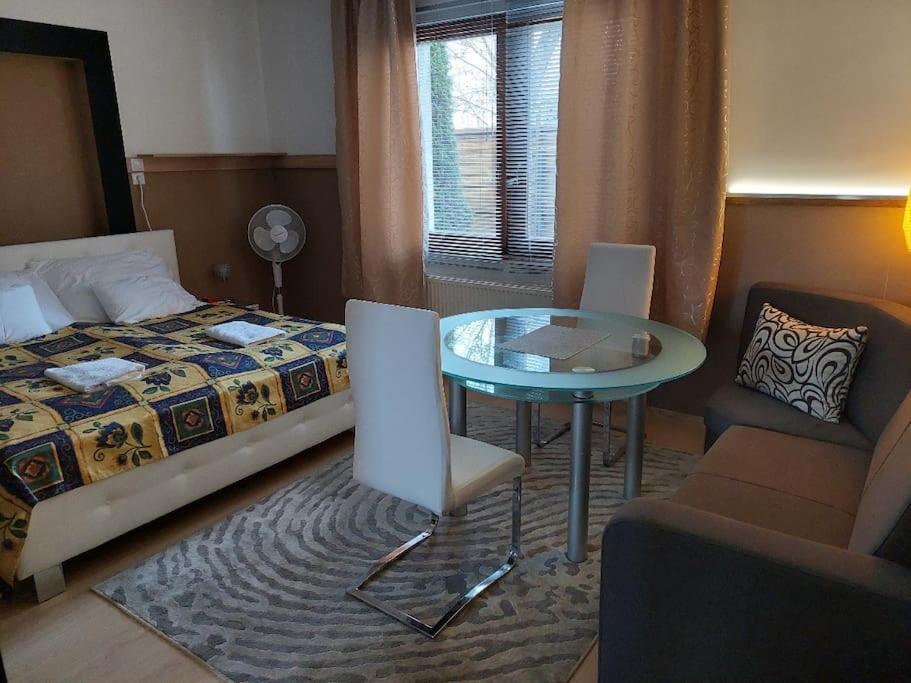 Ujszeged Apartman ภายนอก รูปภาพ