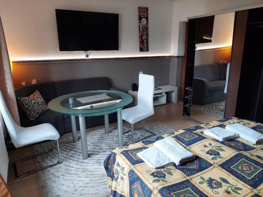 Ujszeged Apartman ภายนอก รูปภาพ