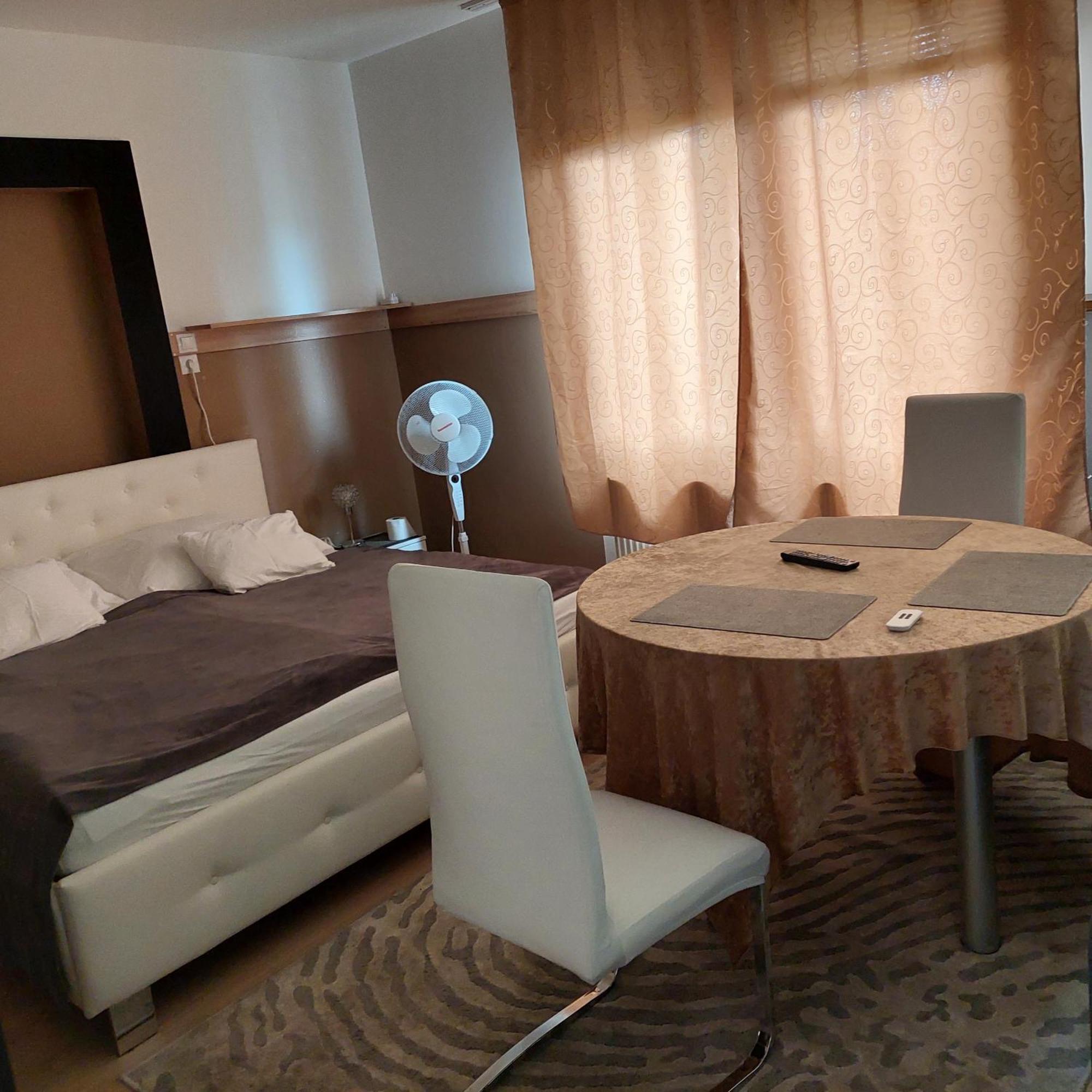 Ujszeged Apartman ภายนอก รูปภาพ